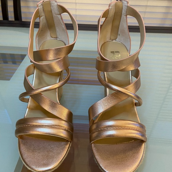 Joe’s Jeans Rose Gold Leather Wedge Sandal - Picture 4 of 6
